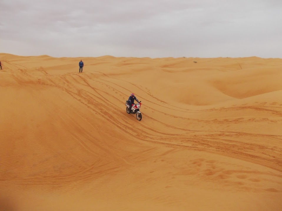 SuperTènèrè deserto Tunisia moto dune