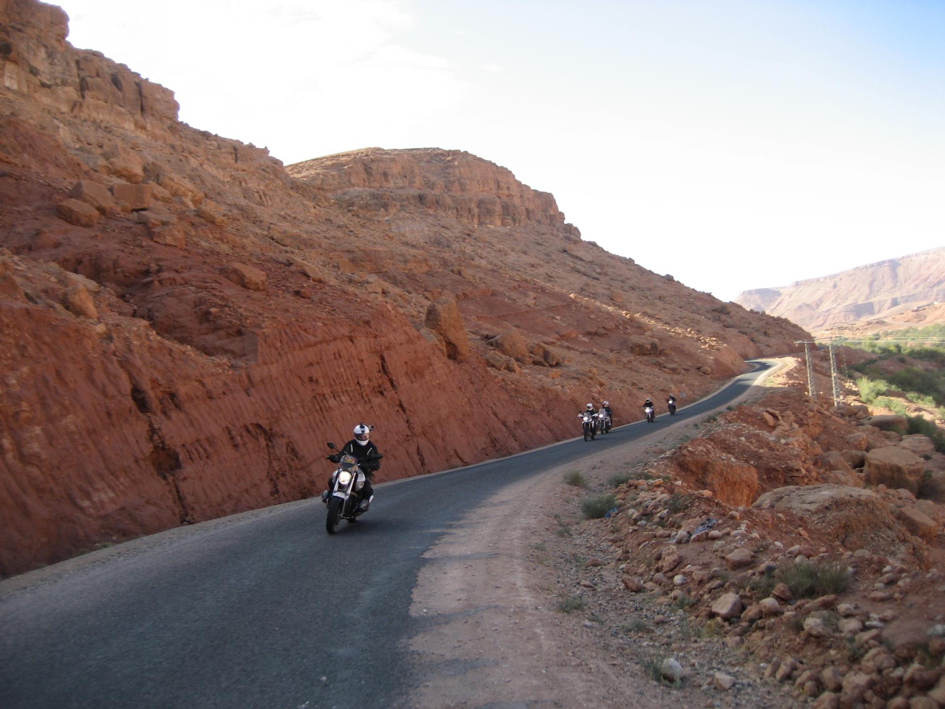 strada moto marocco roccia 