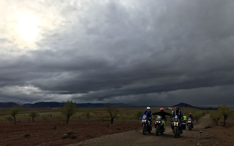 Viaggio moto Andalusia gruppo moto nuvole